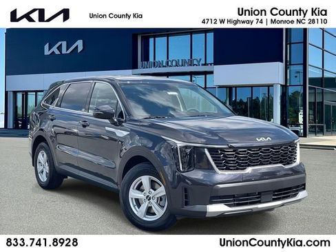 Certified 2026 Kia Sorento LX image 1