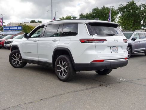 Used 2025 Jeep Grand Cherokee L Limited AWD/4WD image 9