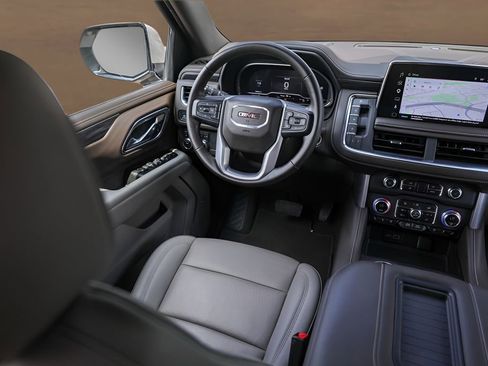 Used 2023 GMC Yukon SLT w/ SLT Premium Package AWD/4WD image 29