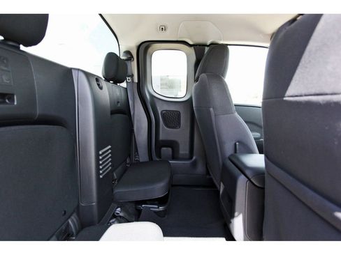Used 2024 Nissan Frontier SV w/ Technology Package AWD/4WD image 9