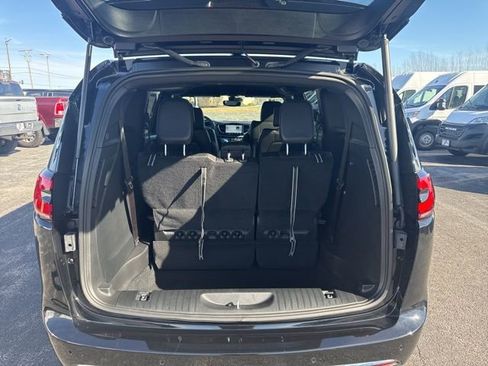 New 2026 Chrysler Pacifica Select FWD image 7