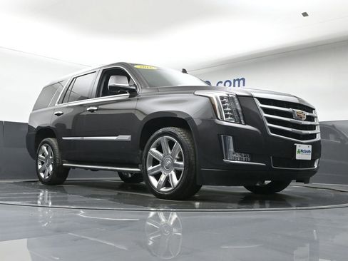 Used 2016 Cadillac Escalade Luxury image 32