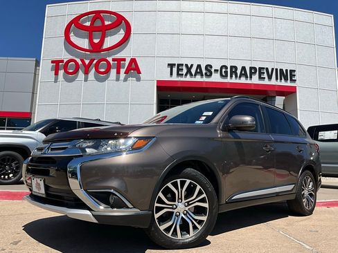 Used 2016 Mitsubishi Outlander SEL image 2