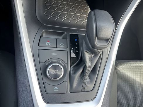 Certified 2025 Toyota RAV4 LE image 29