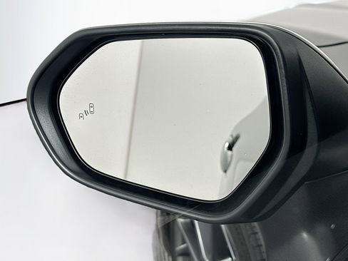 Used 2025 Toyota Camry XLE image 16