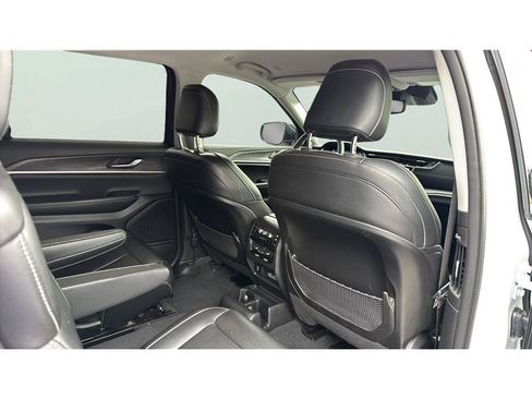 Used 2023 Jeep Grand Cherokee L Limited AWD/4WD image 18