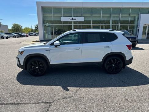 Certified 2023 Volkswagen Taos SE w/ Panoramic Sunroof Package AWD/4WD image 5