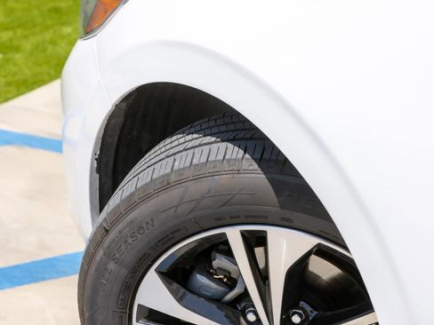 Used 2023 Nissan Sentra SV FWD image 32