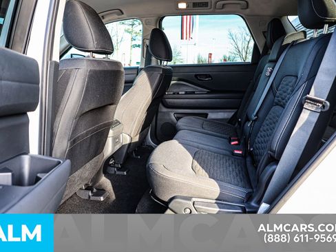 Certified 2025 Nissan Pathfinder SV image 19