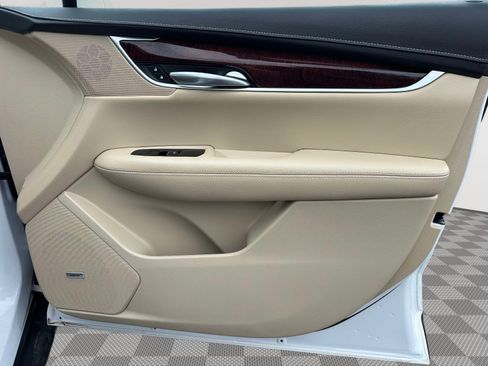 Used 2019 Cadillac XT5 Premium Luxury AWD/4WD image 24