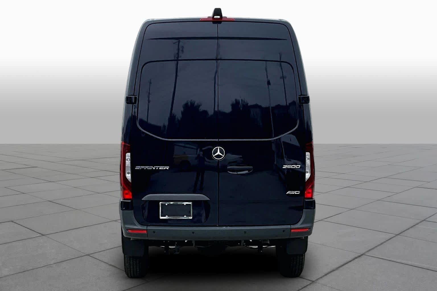 Used 2025 Mercedes-Benz Sprinter 2500 image 5