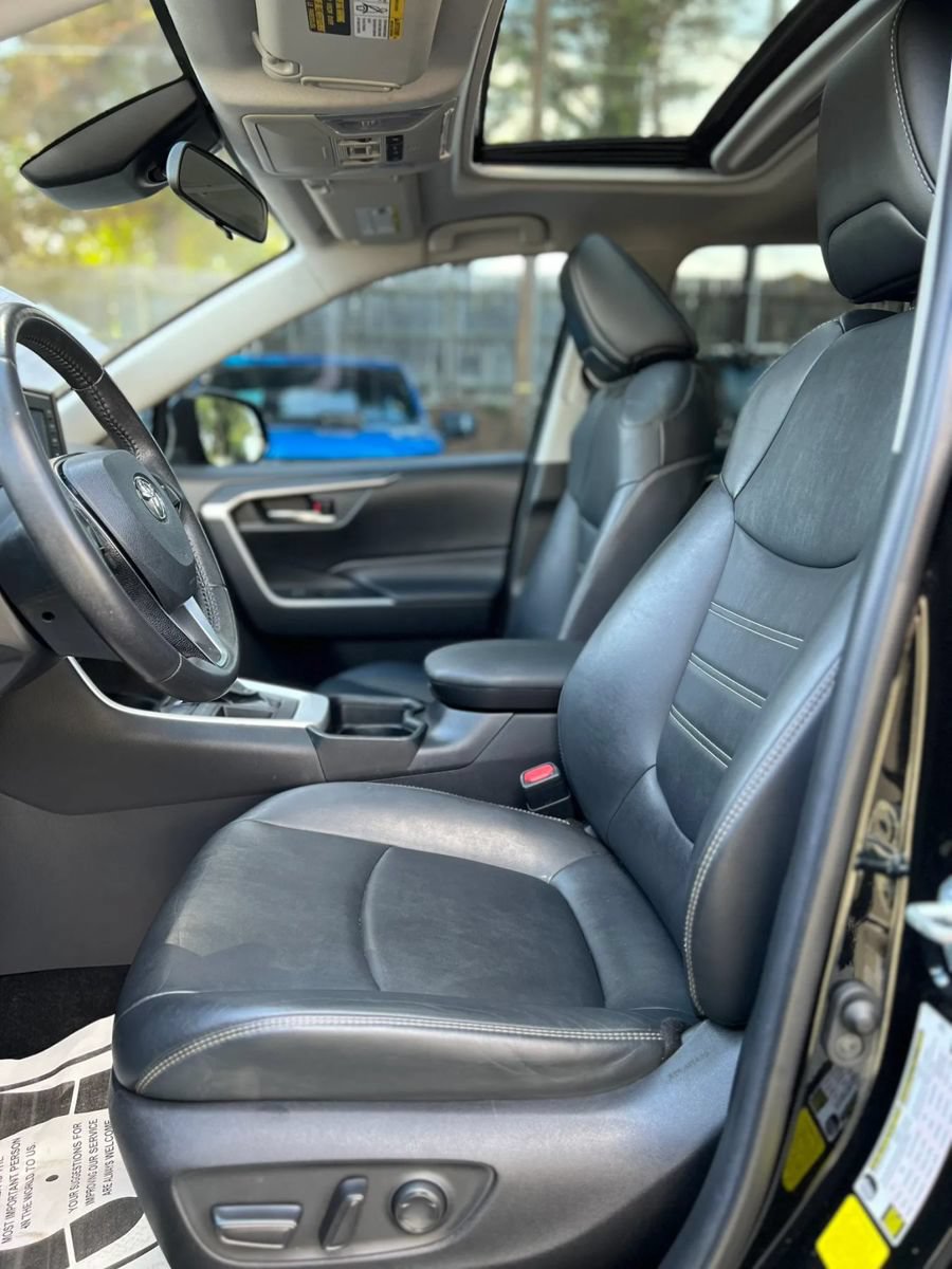 Used 2021 Toyota RAV4 XLE Premium FWD image 11