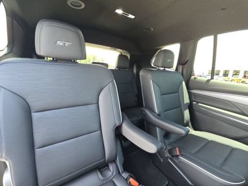 Used 2025 Buick Enclave Sport Touring w/ Power Package FWD image 18
