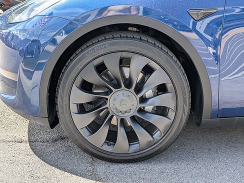 Used 2023 Tesla Model Y Long Range AWD/4WD image 13