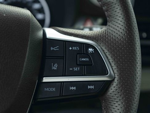 Used 2024 Toyota Sienna Platinum FWD image 23