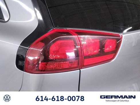 Used 2022 Kia Niro EX image 17