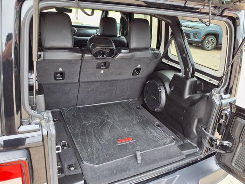 Used 2021 Jeep Wrangler Unlimited Sahara AWD/4WD image 27