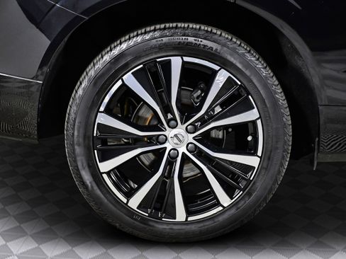 Used 2024 Volvo XC60 B5 Plus image 31