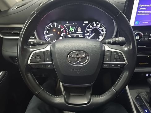 Used 2023 Toyota Highlander XLE AWD/4WD image 19
