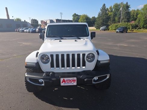 Used 2018 Jeep Wrangler Unlimited Sahara image 2