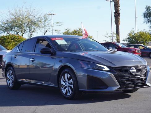 Certified 2025 Nissan Altima 2.5 S image 4