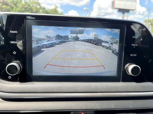 Used 2021 Hyundai Sonata SE image 16