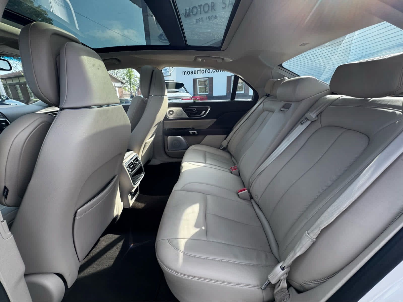Used 2017 Lincoln Continental Reserve w/ Luxury Package FWD image 27