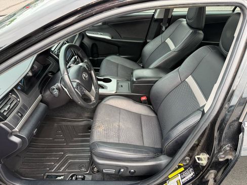 Used 2014 Toyota Camry SE FWD image 11