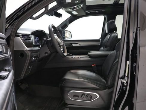 Used 2025 Jeep Wagoneer 4WD w/ Premium Group I image 17