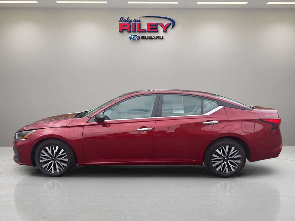 Used 2025 Nissan Altima 2.5 SV FWD image 8