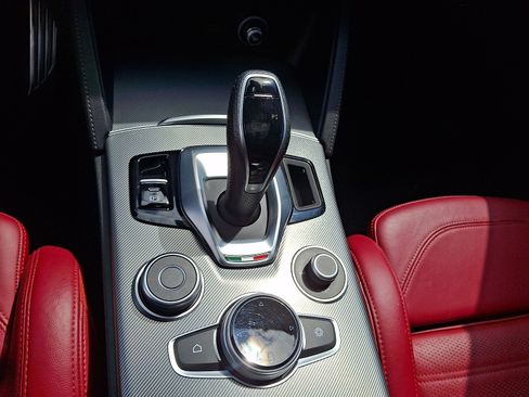Used 2022 Alfa Romeo Stelvio Veloce AWD/4WD image 15