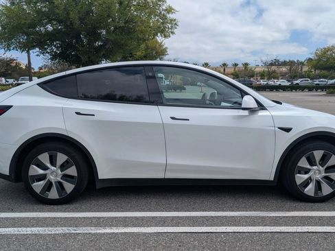 Used 2021 Tesla Model Y 2WD image 4
