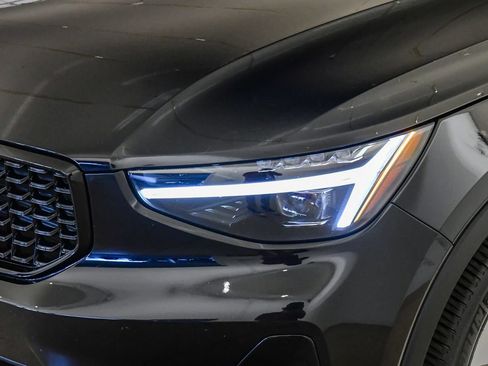 Used 2026 Volvo XC40 B5 Plus AWD/4WD image 8