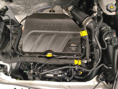 Used 2025 Chevrolet Trax RS w/ Sunroof Package FWD image 30