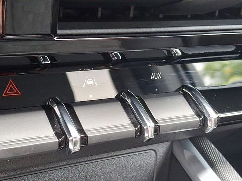 Used 2024 Chevrolet Colorado Z71 w/ Z71 Convenience Package 2 image 26