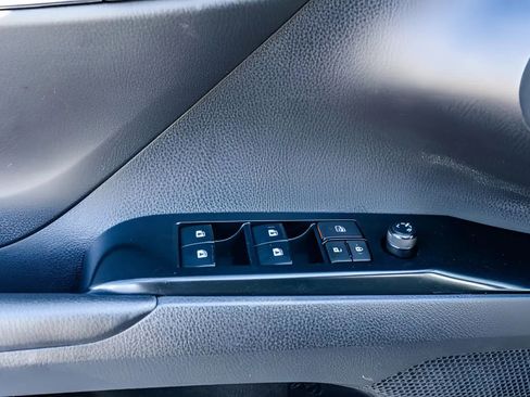 Used 2018 Toyota Camry LE FWD image 18