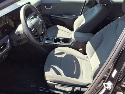 Used 2025 Kia K4 LXS image 10
