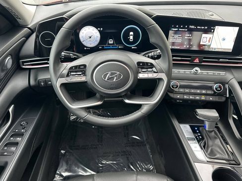 Used 2023 Hyundai Elantra Limited FWD image 15