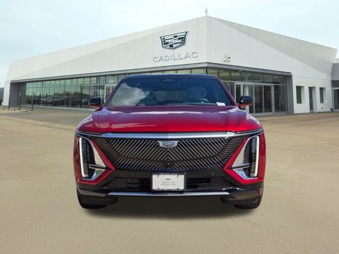 Used 2024 Cadillac Lyriq Luxury w/ LPO, Floor Liner Package AWD/4WD image 2