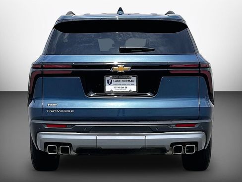 Used 2025 Chevrolet Traverse LT w/ LPO, Floor Liner Package FWD image 7