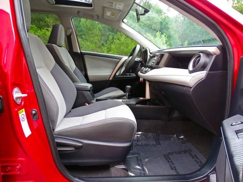 Used 2014 Toyota RAV4 XLE FWD image 27