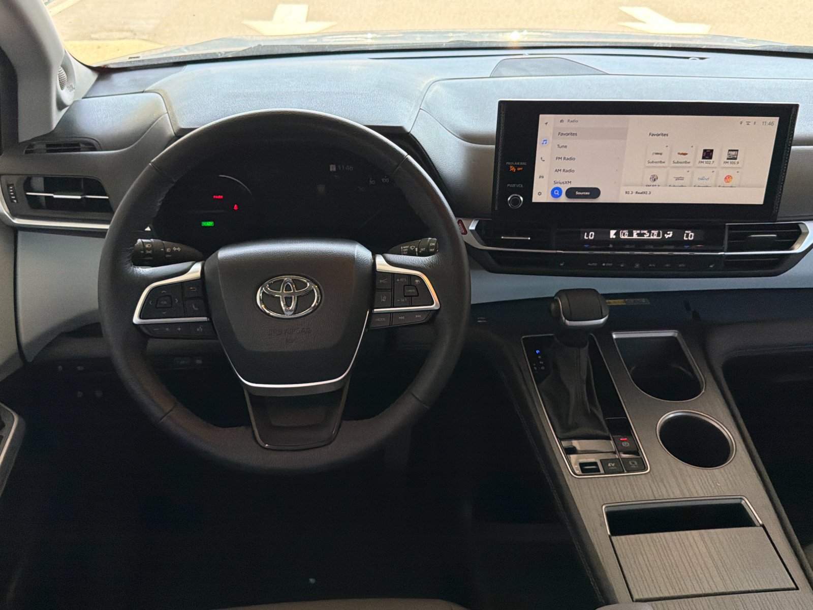 Used 2025 Toyota Sienna XLE w/ XLE Plus Package FWD image 13