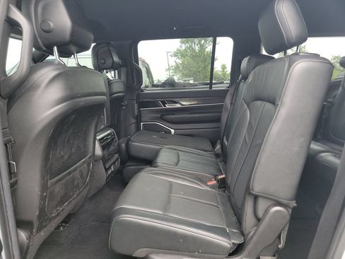 Used 2022 Jeep Wagoneer Series II AWD/4WD image 3
