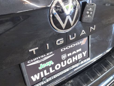 Used 2022 Volkswagen Tiguan SEL R-Line AWD/4WD image 43