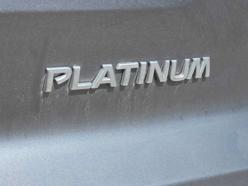 Used 2024 Nissan Pathfinder Platinum FWD image 11