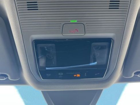 Certified 2025 Volkswagen Atlas SE image 21