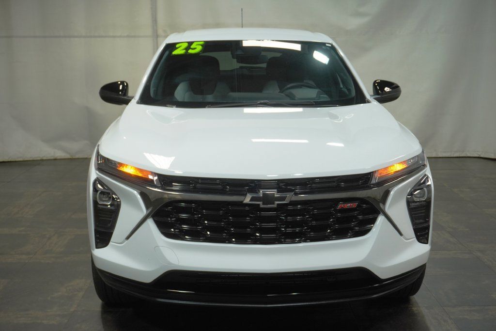 Used 2025 Chevrolet Trax RS w/ Driver Confidence Package FWD image 8