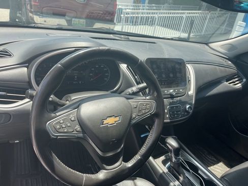 Used 2022 Chevrolet Malibu LT w/ Leather Package FWD image 8