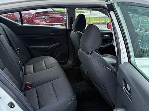 Used 2025 Nissan Altima 2.5 SV FWD image 12