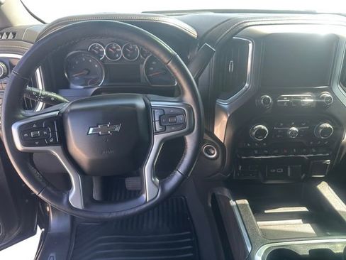 Used 2022 Chevrolet Silverado 2500 LTZ w/ LTZ Plus Package image 10